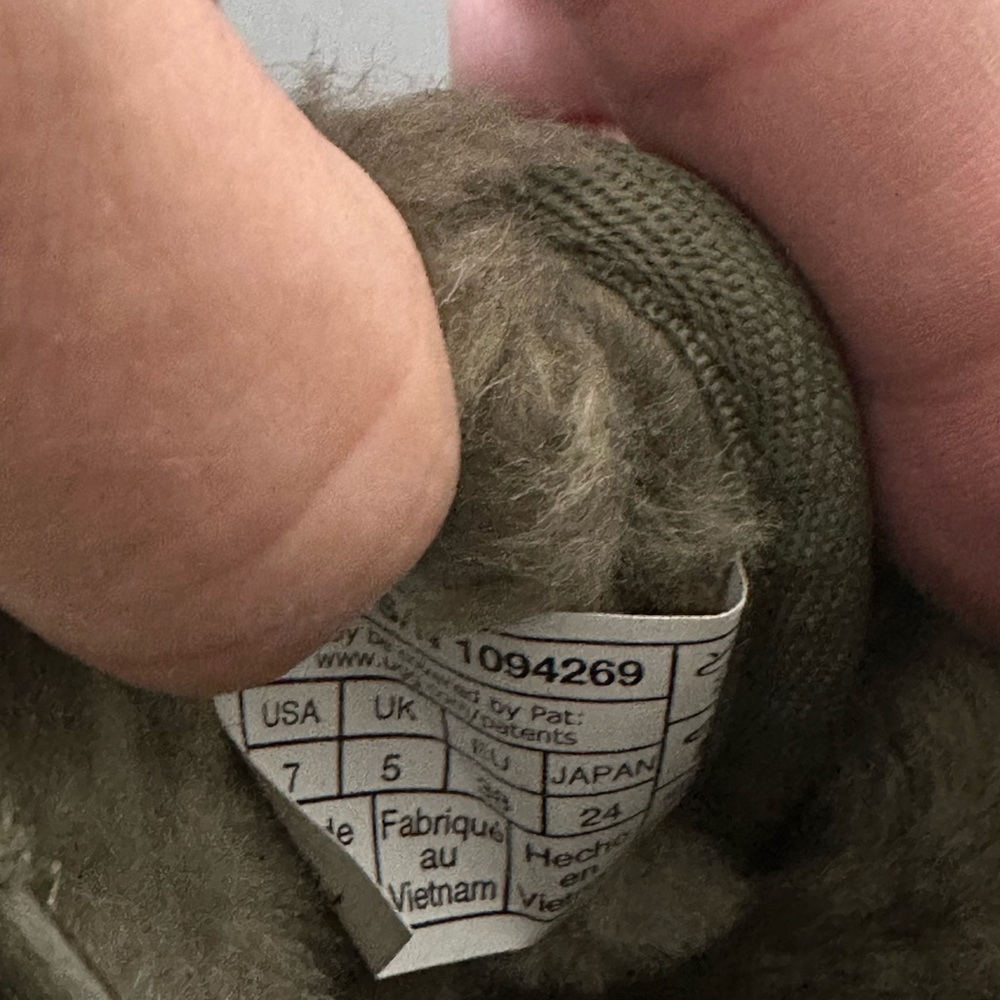 UGG Neumel - Picture 10 of 12